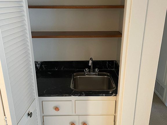 4th image of 1040 El Camino Real #100