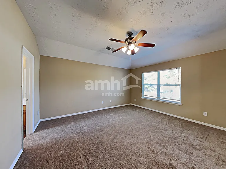 5010 Deerpath Dr — Photo 12
