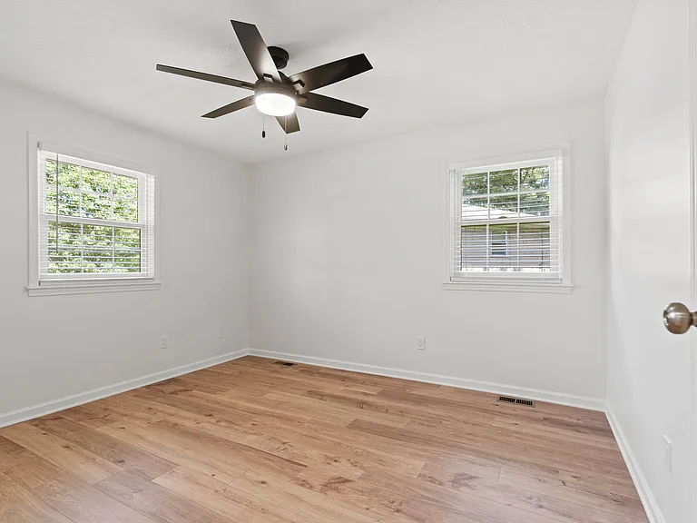 599 Buckingham Ln — Photo 17