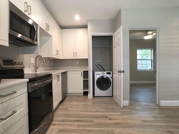 Kitchen, Washer/Dryer Combo