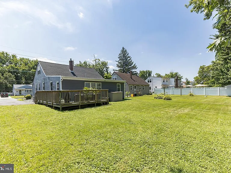 215 W Gloucester Pike — Photo 31