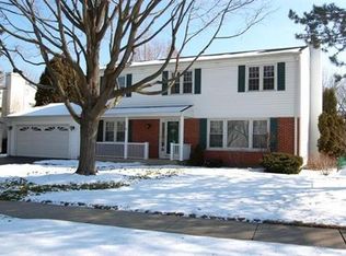 1031 Highland Ln, Glenview, IL 60025