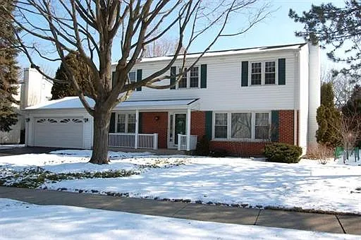 1031 Highland Ln photo 1