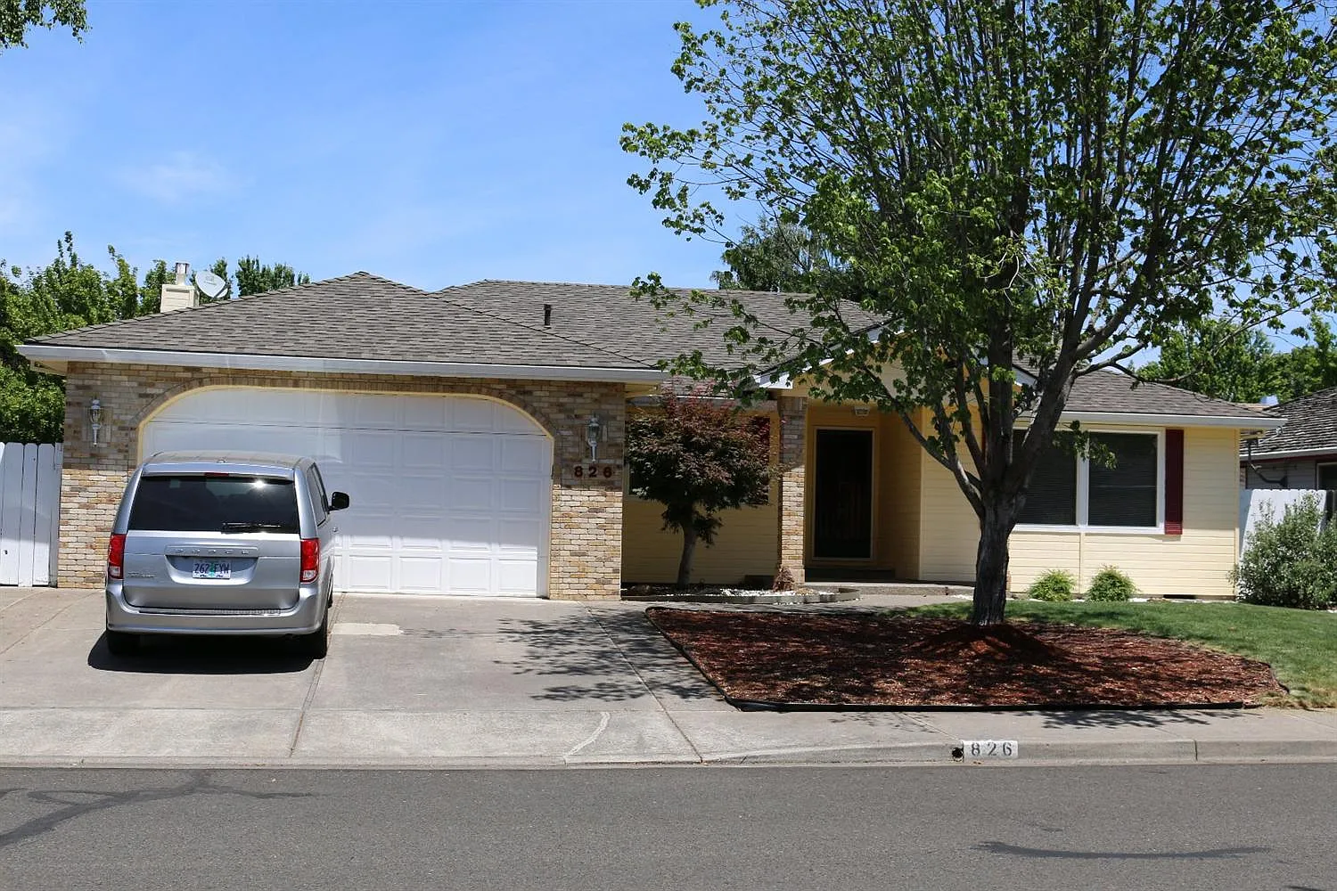 826 Brandon St photo 1