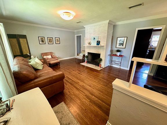 5th image of 5011 W Longfellow Ave