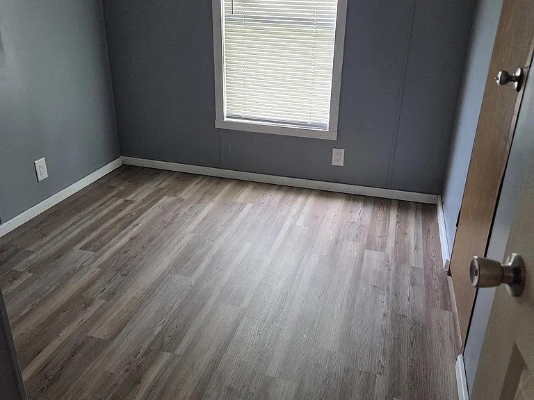403 Railroad Ave N — Photo 6