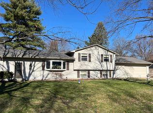 52567 Heatherfield Dr, South Bend, IN 46637