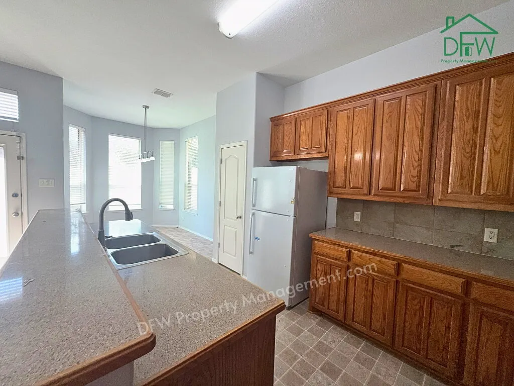 3 bed, 2.0 bath, 1763 sqft, $2,295 — Photo 4