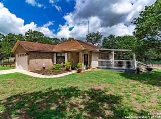 413 Cimarron Dr, Floresville, TX 78114