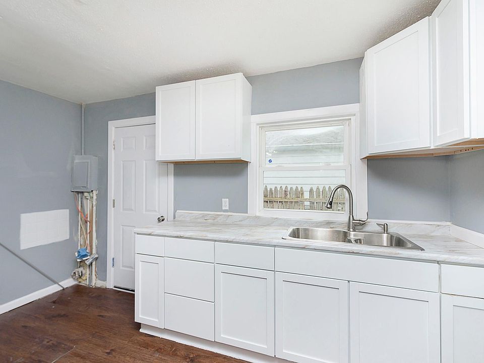 1st image of 3035 N Colorado Ave