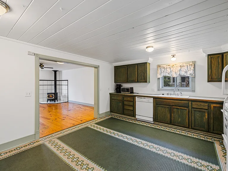 208 S High St — Photo 12