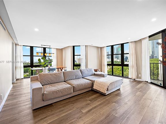 2nd image of 1915 Brickell Ave #1001