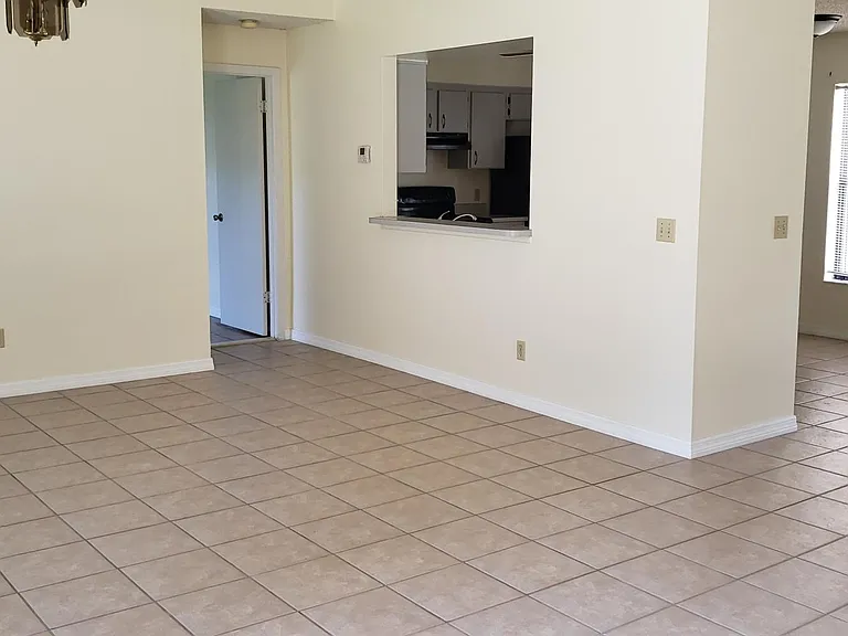1315 SW Hebner Ave — Photo 4