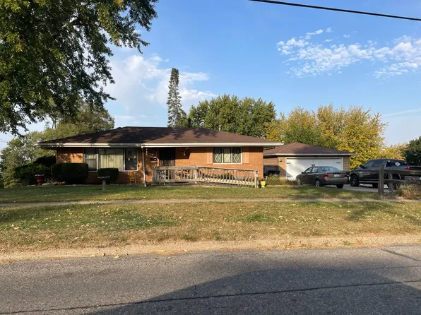 3122 E 25th St, Des Moines, IA 50317