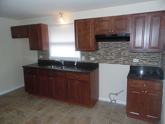 4th image of 1017 Riverview Dr