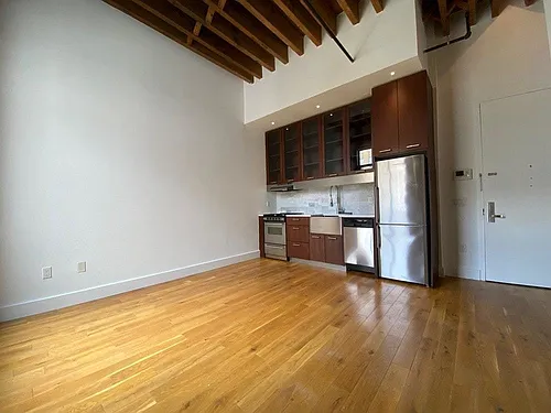 139 N 10th St #5D Photo 1