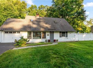 136 N Hampton Dr, White Plains, NY 10603