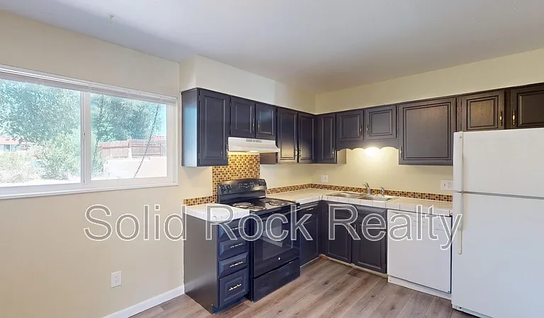 357 Gahart Dr #4 — Photo 1