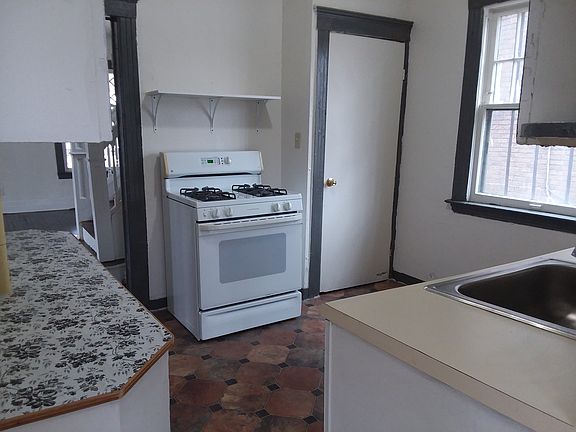 3rd image of 158 Monterey St