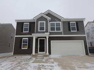 374 Edge Brook Dr, Holly, MI 48442
