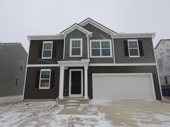 374 Edge Brook Dr, Holly, MI 48442