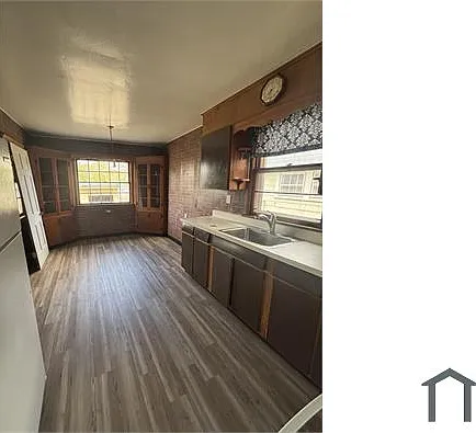 4544 Turney Rd — Photo 2