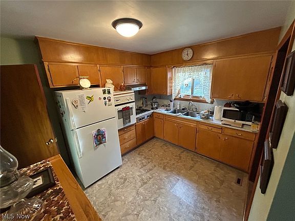 2nd image of 1814 Saltwell Rd NW