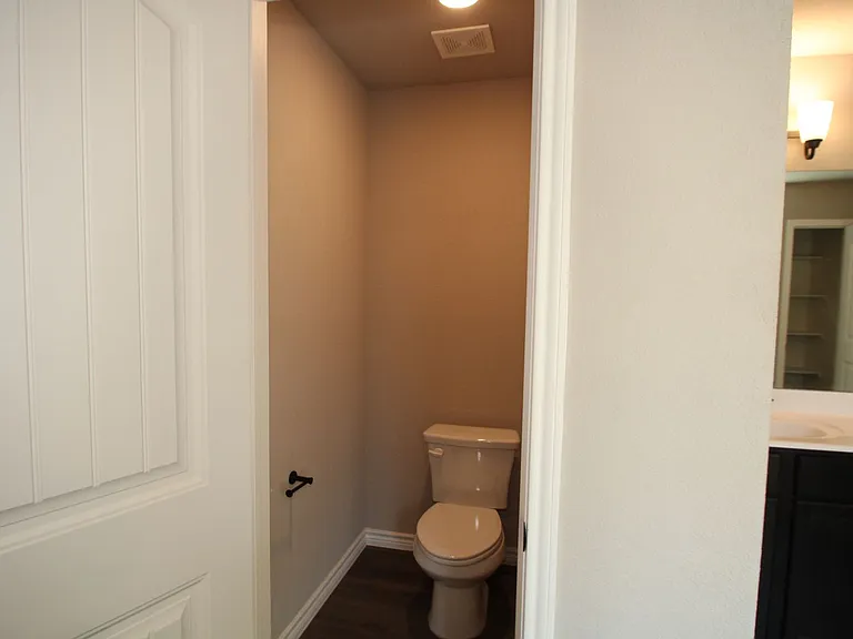 902 Clanton Cv — Photo 24