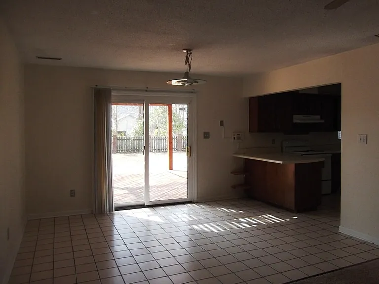 215 Shepard St — Photo 13