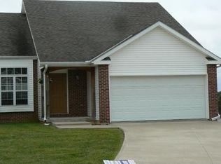 4028 Bay Point Dr, Saint Joseph, MO 64506