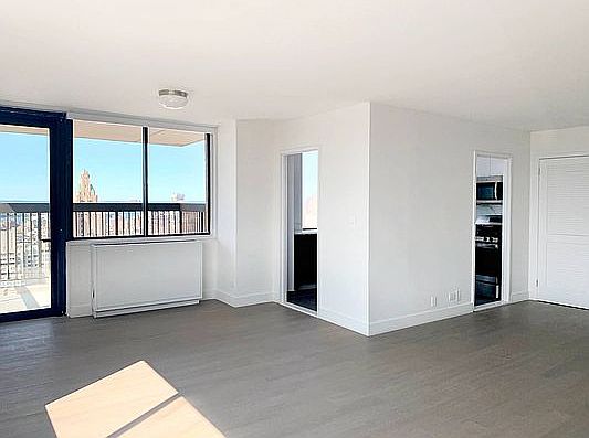 3rd image of 300 Mercer St APT 33J