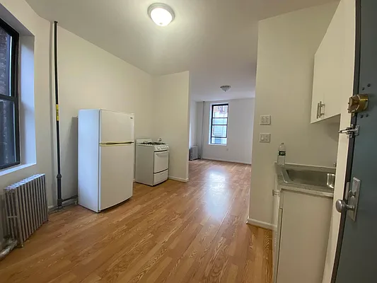 Rented by Urban Real Estate Property Group Inc | media 2