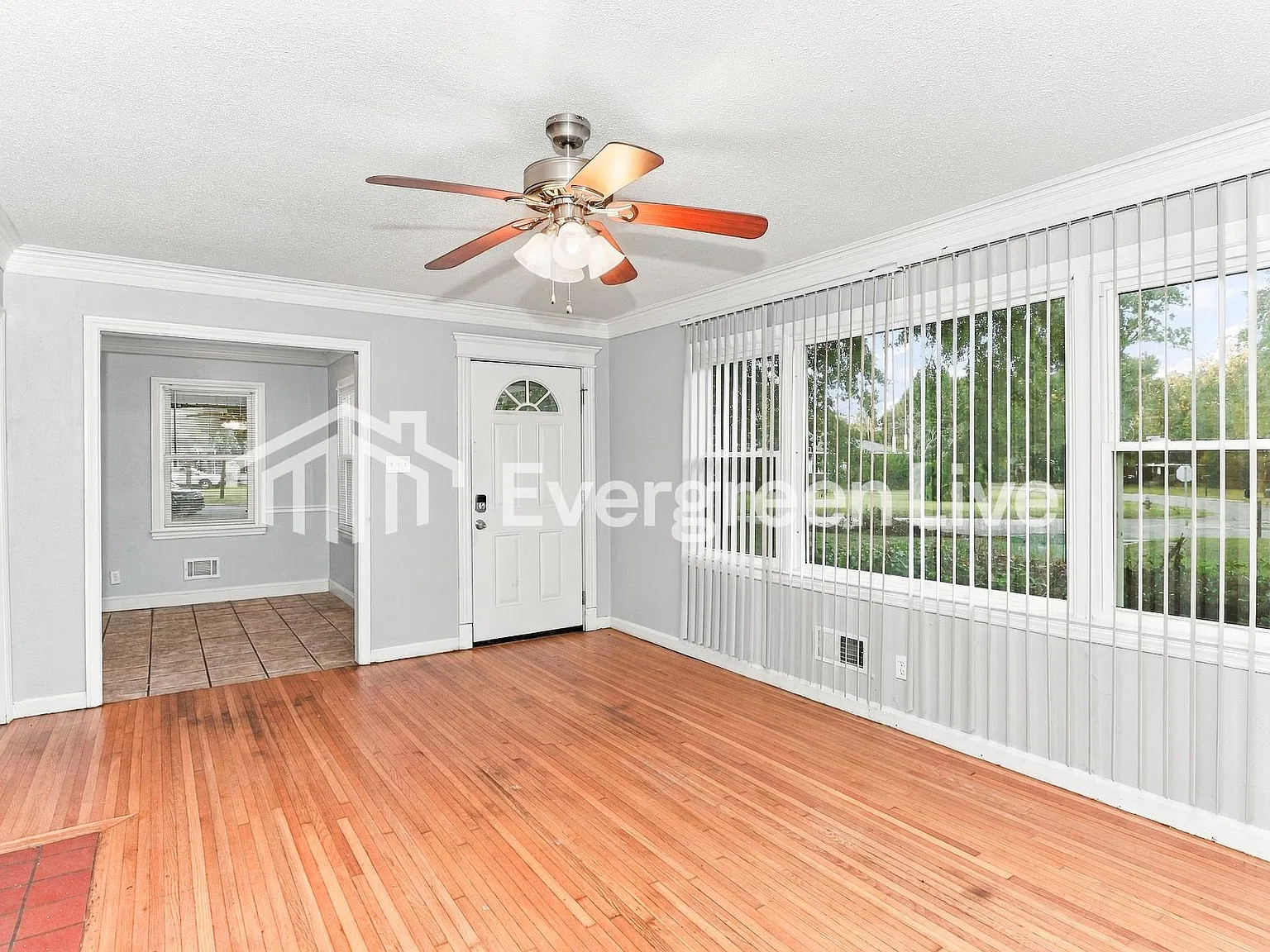 3 bed, 1.0 bath, 1357 sqft, $1,345 — Photo 4