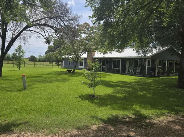 4450 Greenbriar Rd, Madisonville, TX 77864