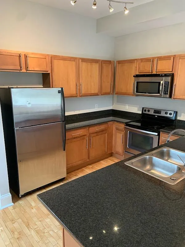 2 bed, 1250 sqft, $1,800 — Photo 3