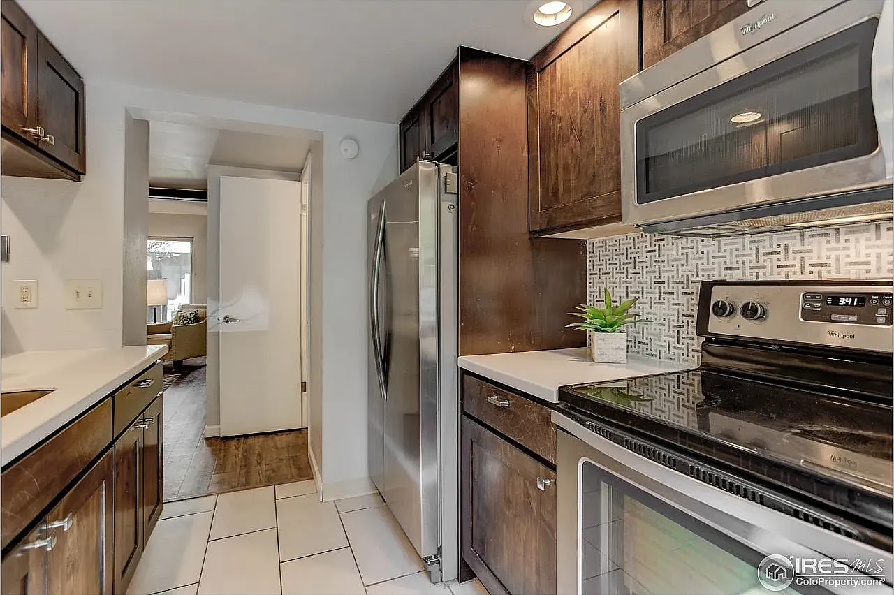 3 bed, 2.5 bath, 1645 sqft, $2,650 — Photo 3