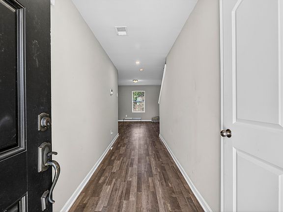 5th image of 1307 Dayle Ct