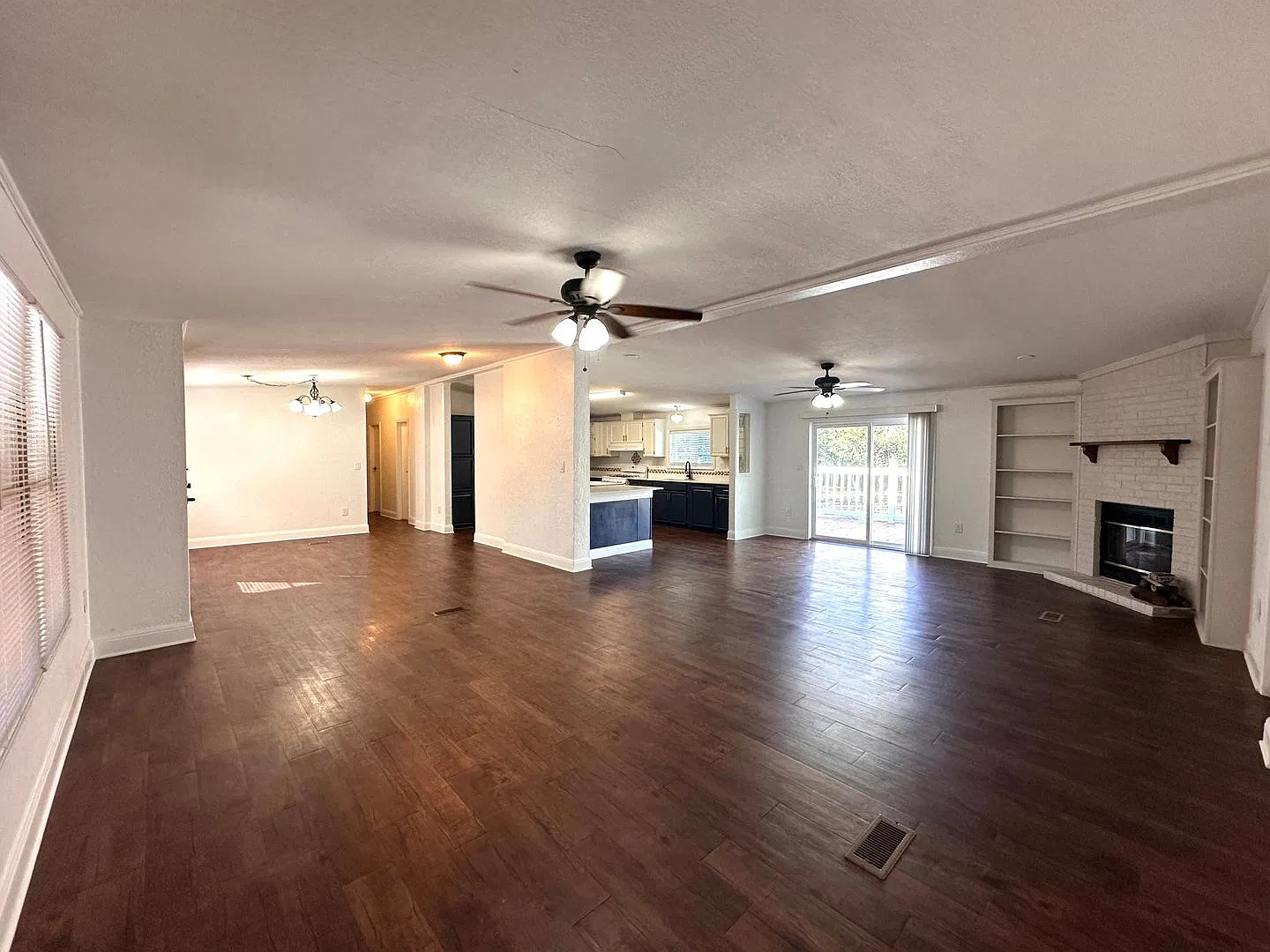 Rare find: a well-maintained, single-story, 4 bedrooms, 2.5 baths home on a large private lot in ... — Photo 4