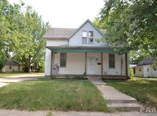 1014 Charlotte St, Pekin, IL 61554