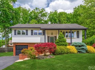 6 Tarrytown Rd, Manalapan, NJ 07726