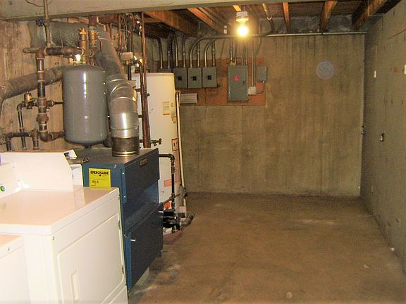 3rd image of 15015 Minerva Ave