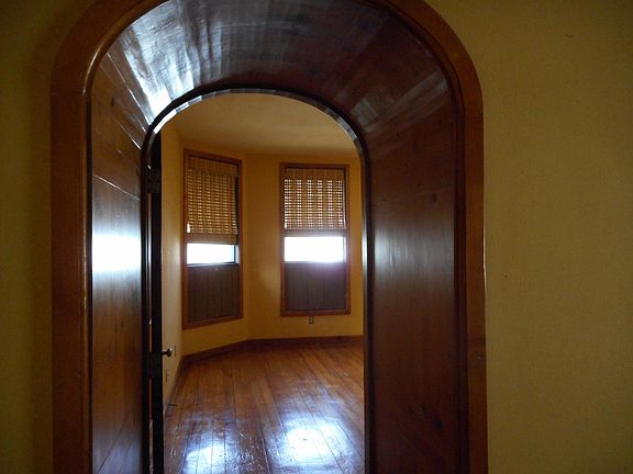 4th image of 522 Mountain Ave SW APT 3