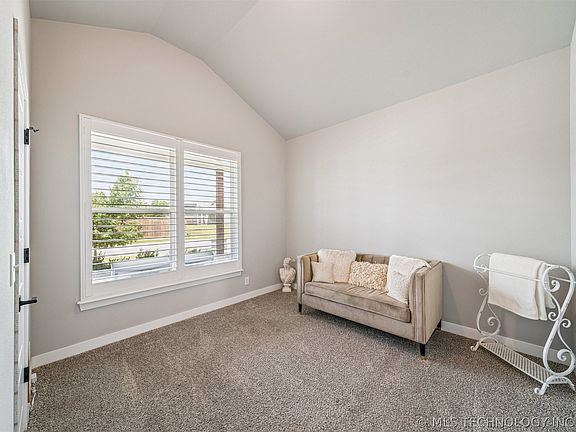4th image of 7407 S Walnut Ave
