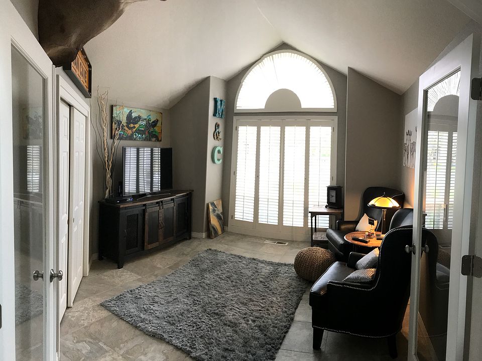 DEN/BEDROOM