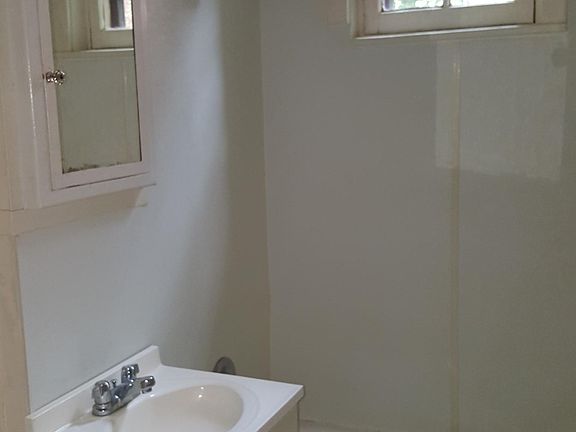 4th image of 32 Owen Ave APT 2