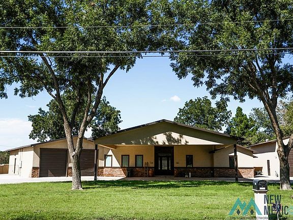 2nd image of 302 W Riverside Dr