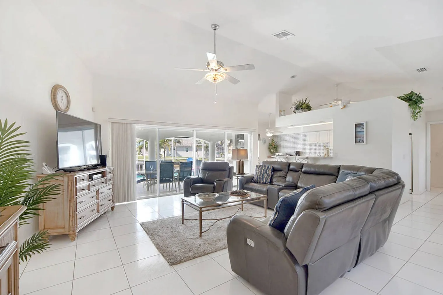 3 bed, 2.0 bath, 2098 sqft, $4,710 — Photo 1