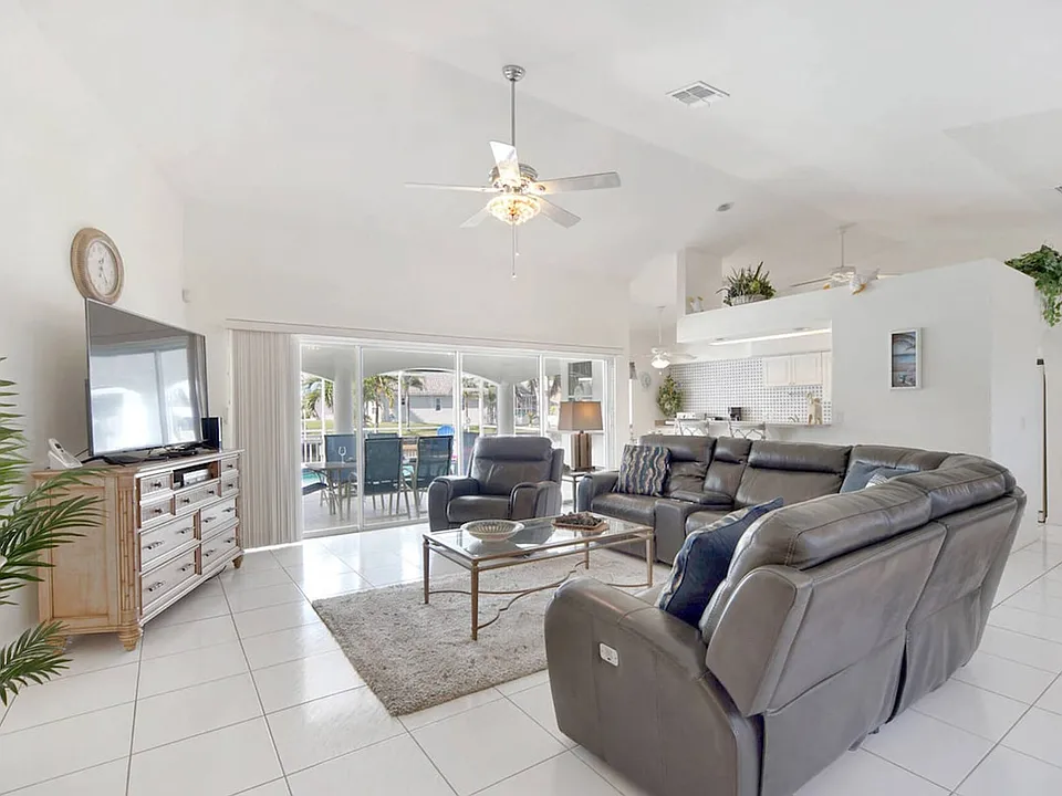 3732 SW 1st Pl #ID1639300P