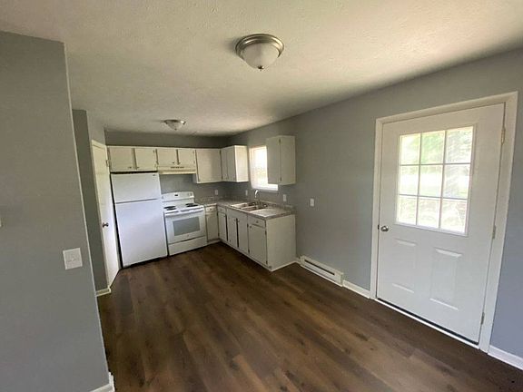 3rd image of 114 Hayes Ct #114