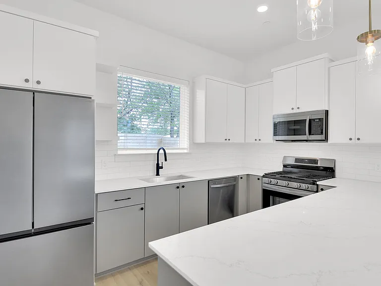 7208 Providence Ave #3A — Photo 11